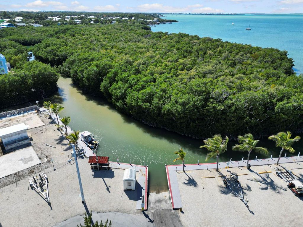 Image 53 of property listing at 325 Calusa ST 321, Key Largo, FL 33037