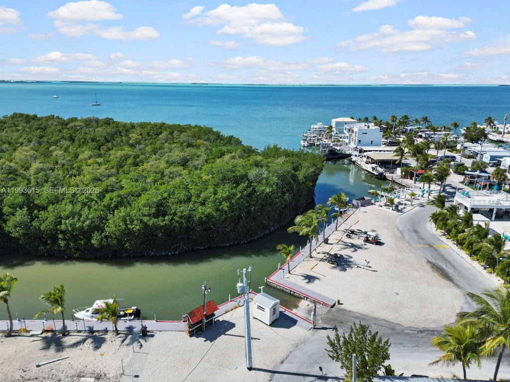 Image 54 of property listing at 325 Calusa ST 321, Key Largo, FL 33037