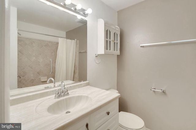 6060 HOLLOW KNOLL CT, Springfield, VA 22152