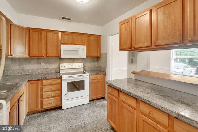 6060 HOLLOW KNOLL CT, Springfield, VA 22152