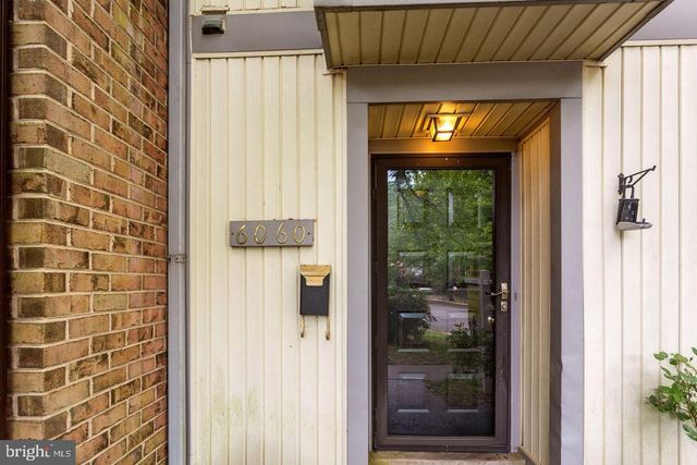 6060 HOLLOW KNOLL CT, Springfield, VA 22152
