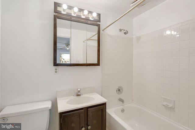 6060 HOLLOW KNOLL CT, Springfield, VA 22152