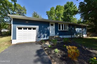 31 Cambridge Drive, Clifton Park, NY 12065