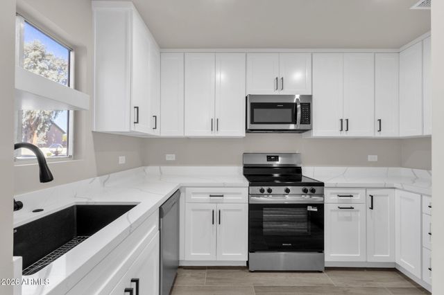 4730 W NORTHERN Avenue 1106, Glendale, AZ 85301