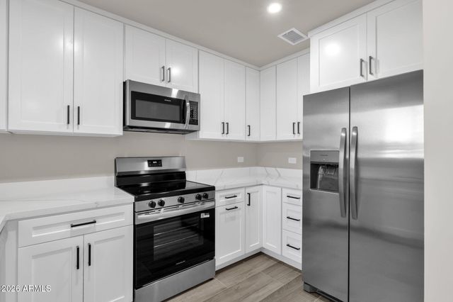 4730 W NORTHERN Avenue 1106, Glendale, AZ 85301