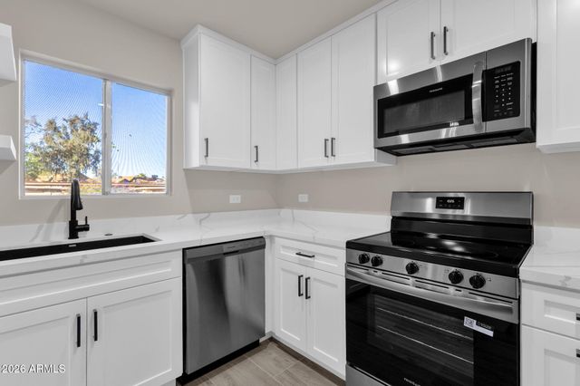 4730 W NORTHERN Avenue 1106, Glendale, AZ 85301