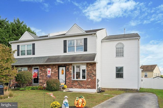 5 SPARKS CIR, Glenolden, PA 19036