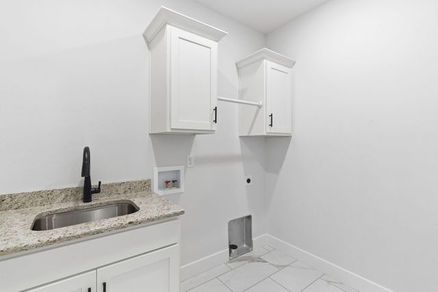 2620 W Webb Road, Ozark, MO 65721