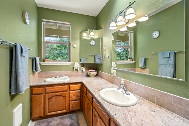 466 Three Pines Road, Grants Pass, OR 97526