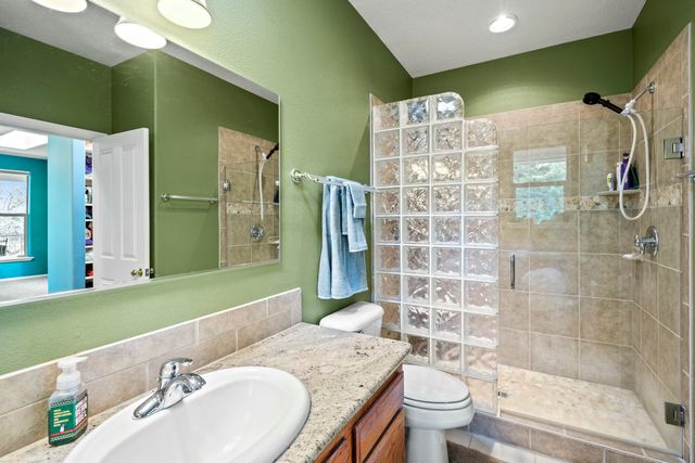 466 Three Pines Road, Grants Pass, OR 97526