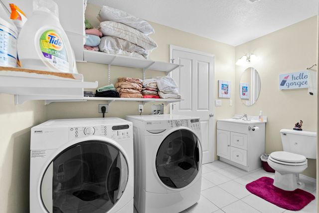 466 Three Pines Road, Grants Pass, OR 97526