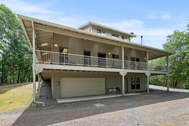 466 Three Pines Road, Grants Pass, OR 97526