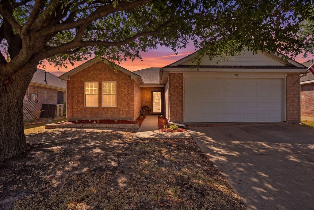 1930 Livingston Lane, Little Elm, TX 75068 — exterior