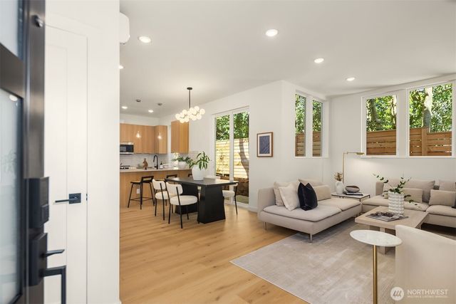 7330 25th Avenue NW, Seattle, WA 98117