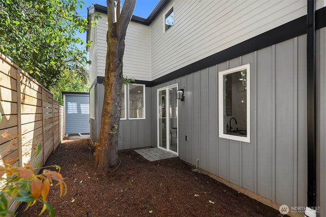 7330 25th Avenue NW, Seattle, WA 98117