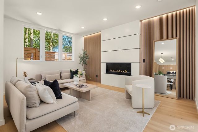 7330 25th Avenue NW, Seattle, WA 98117