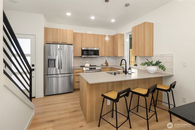 7330 25th Avenue NW, Seattle, WA 98117
