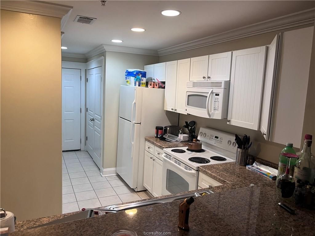 1725 Harvey Mitchell Parkway S 2233, College Station, TX 77840 — photo 3