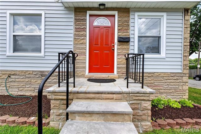 3345 Macklind Avenue, St Louis, MO 63139