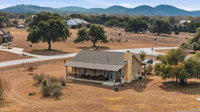 116 Martingale Trail, Bandera, TX 78003