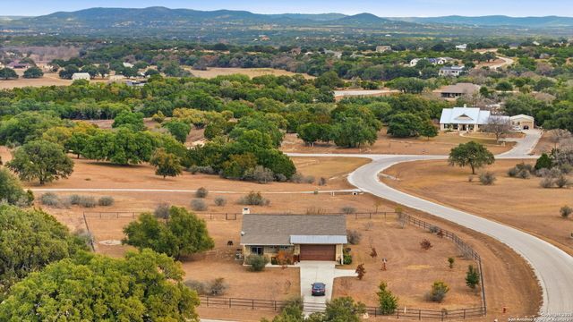 116 Martingale Trail, Bandera, TX 78003