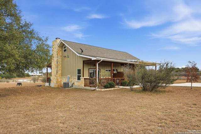 116 Martingale Trail, Bandera, TX 78003