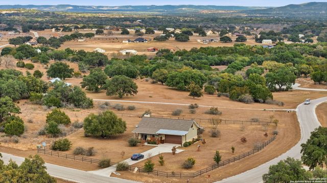 116 Martingale Trail, Bandera, TX 78003