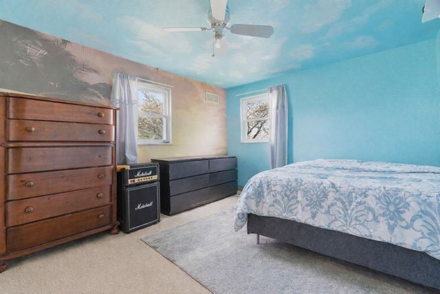 13 Cabindale Dr, Kennedy Twp, PA 15136