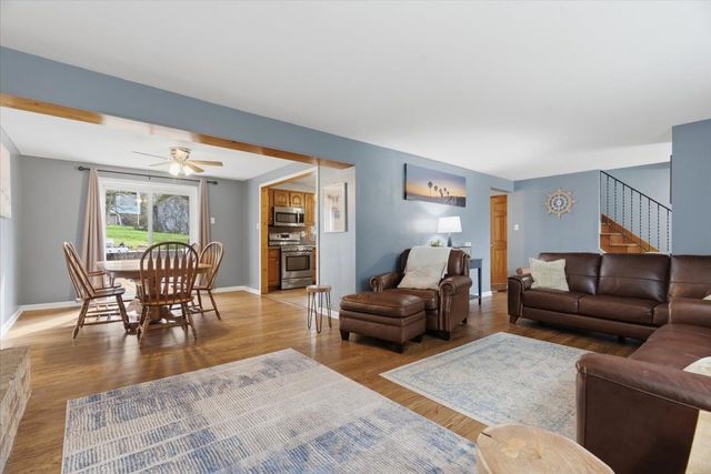 13 Cabindale Dr, Kennedy Twp, PA 15136