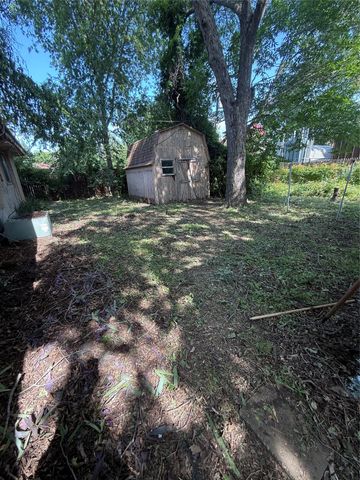 737 Blueberry Lane, Grand Prairie, TX 75052