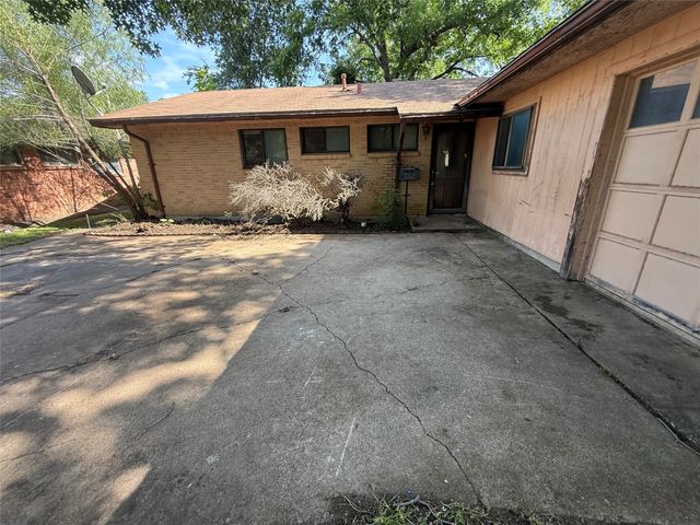 737 Blueberry Lane, Grand Prairie, TX 75052