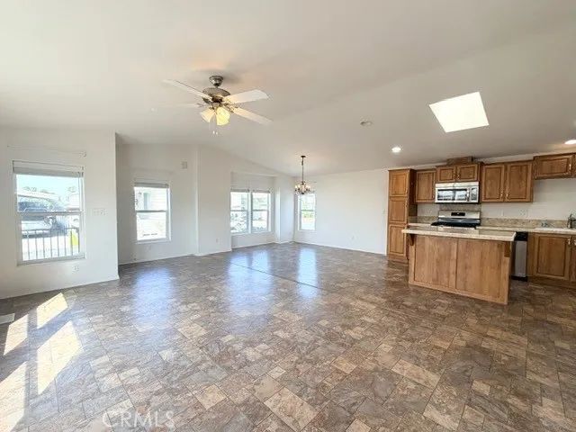 3850 Atlantic 207, Highland, CA 92346