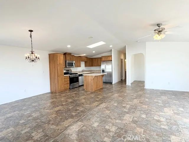 3850 Atlantic 207, Highland, CA 92346