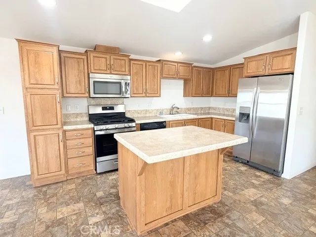 3850 Atlantic 207, Highland, CA 92346