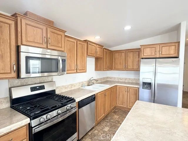 3850 Atlantic 207, Highland, CA 92346