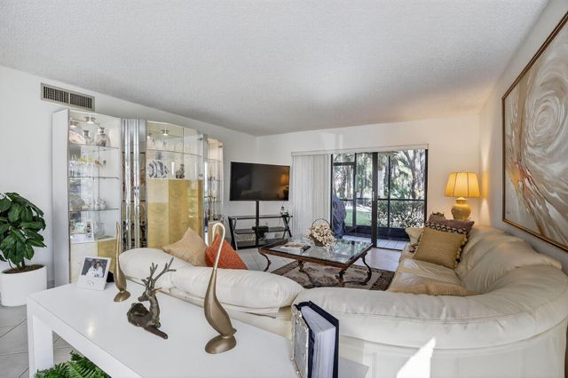 380 Racquet Club Road 106, Weston, FL 33326