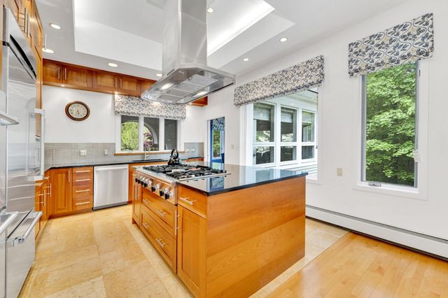 43 Country Club Way, Ipswich, MA 01938