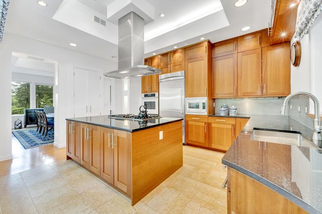 43 Country Club Way, Ipswich, MA 01938