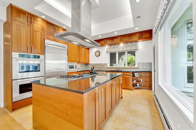 43 Country Club Way, Ipswich, MA 01938