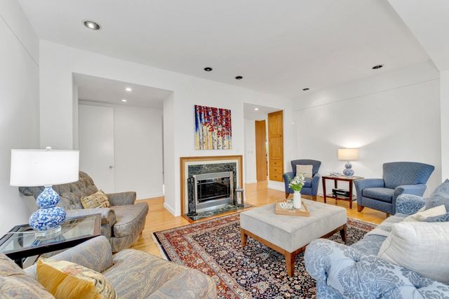 43 Country Club Way, Ipswich, MA 01938