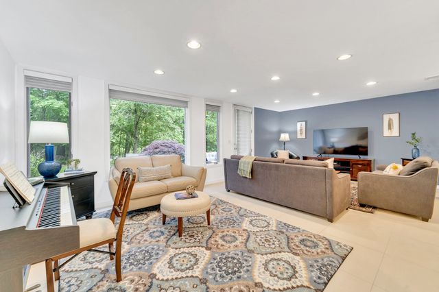 43 Country Club Way, Ipswich, MA 01938
