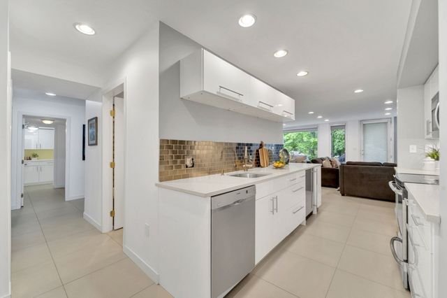 43 Country Club Way, Ipswich, MA 01938