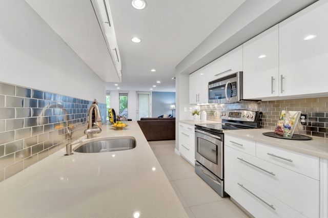 43 Country Club Way, Ipswich, MA 01938