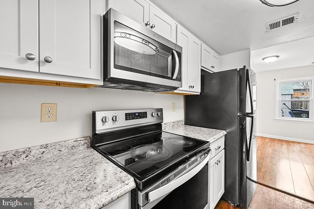 124 MARLOW ST SW, Leesburg, VA 20175