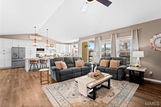 8009 TAHOE RIDGE Lane, Caseyville, IL 62232