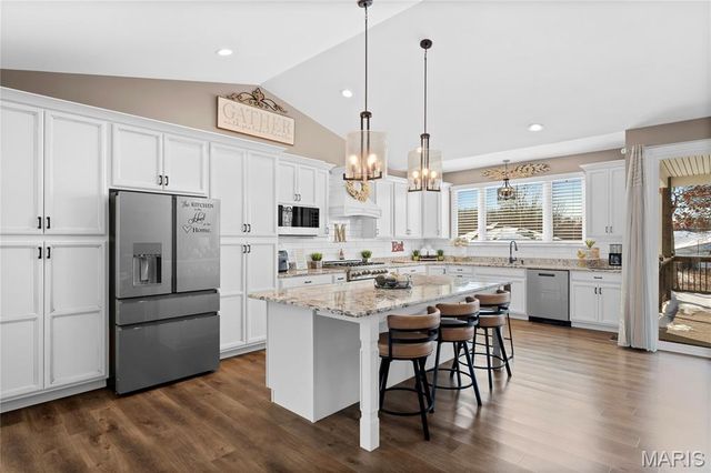 8009 TAHOE RIDGE Lane, Caseyville, IL 62232