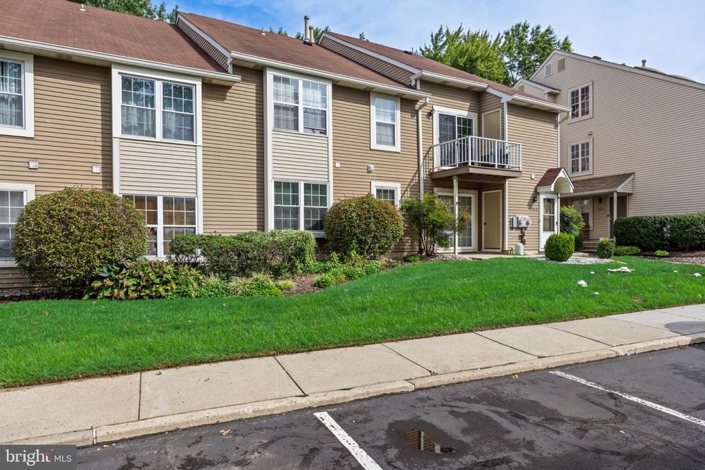 807-A SEDGEFIELD DR #A, MOUNT LAUREL, NJ 08054 — photo 2