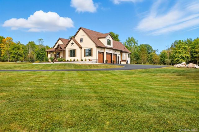 11 Knolls Road, Wallkill, NY 12589