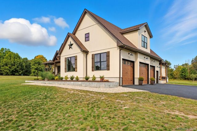 11 Knolls Road, Wallkill, NY 12589