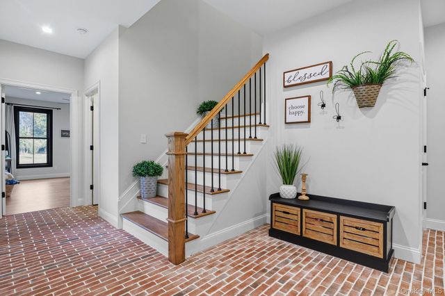 11 Knolls Road, Wallkill, NY 12589